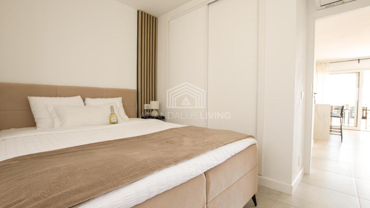 Apartamento Panoramic Sea Views And Direct Access To The Beach From The Community In Torrenueva Málaga Exterior foto
